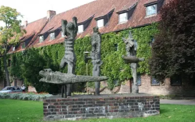 Płonący pomnik we Wrocławiu