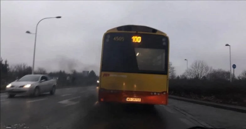 autobus mpk wrocław smrodzi i robi smog
