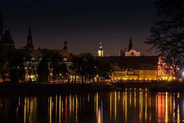wrocław nocą stare miasto uniwersytet