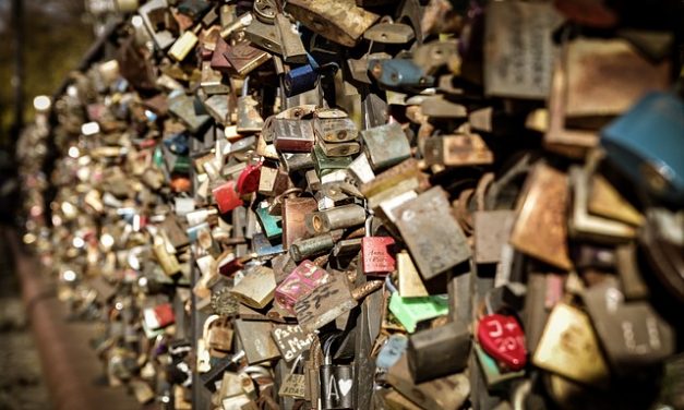 Most Tumski do remontu, co z kłódkami zakochanych?