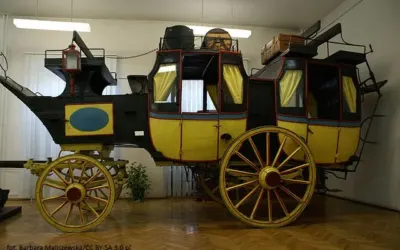 Dyliżans znajdujący się w zbiorach wrocławskiego Muzeum Poczty i Telekomunikacji.