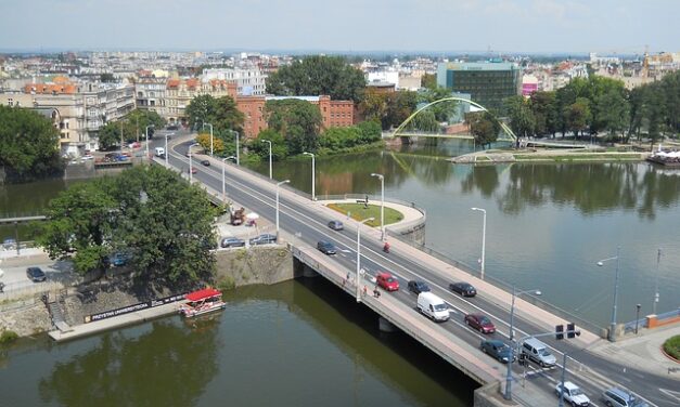 Jak oszczędzić pieniądze na ubezpieczeniu komunikacyjnym we Wrocławiu?
