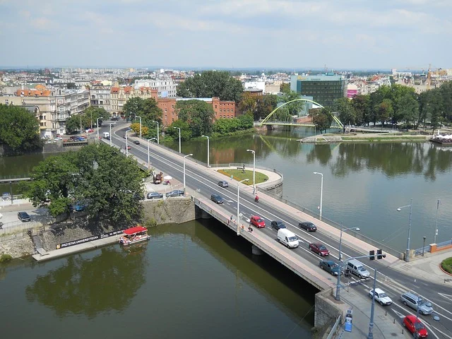 Jak oszczędzić pieniądze na ubezpieczeniu komunikacyjnym we Wrocławiu?