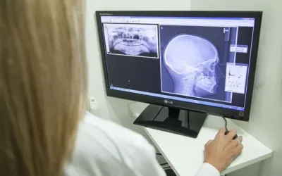 Proste zęby bez aparatu ortodontycznego – odwiedź Smiles Clinic Wrocław