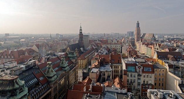 Architektoniczne atrakcje Wrocławia – przewodnik dla miłośników architektury