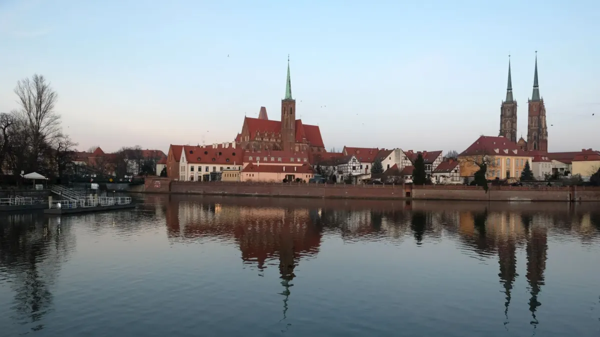 Wyspa Słodowa we Wrocławiu — co robić, jak dojść