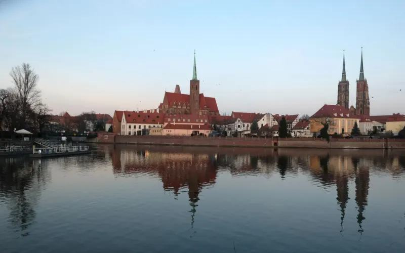 Wyspa Słodowa we Wrocławiu — co robić, jak dojść