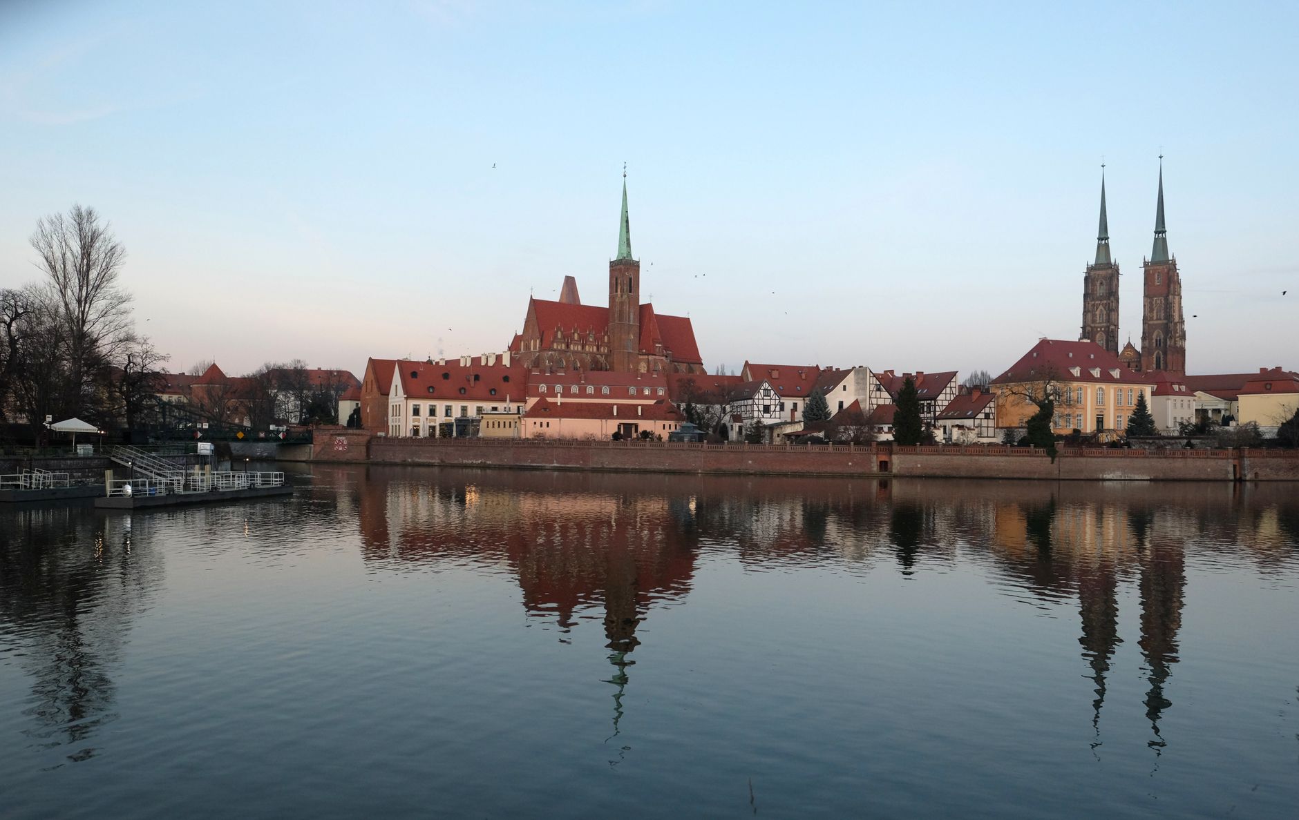 Wyspa Słodowa we Wrocławiu — co robić, jak dojść