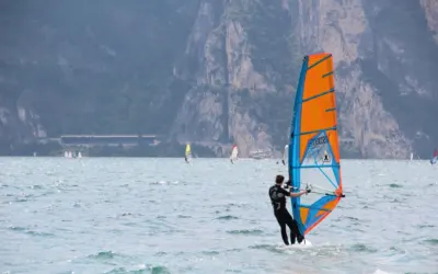 Zalew Mietkowski – plaże, windsurfing, dojazd z Wrocławia