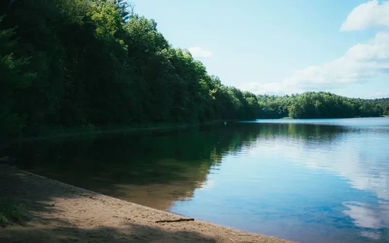 Gdzie nad wodę pod Wrocławiem – kąpieliska, plaże i zalewy