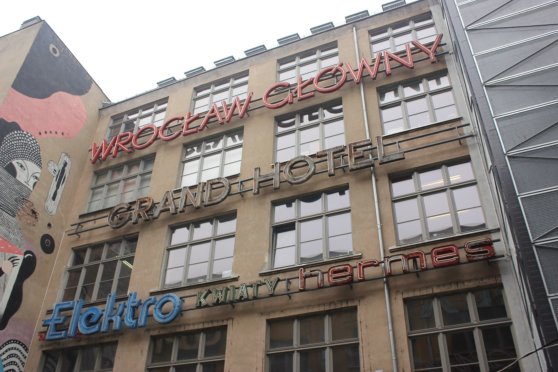 Galeria Neonów Neon Side we Wrocławiu – przewodnik po podwórku przy Ruskiej 46