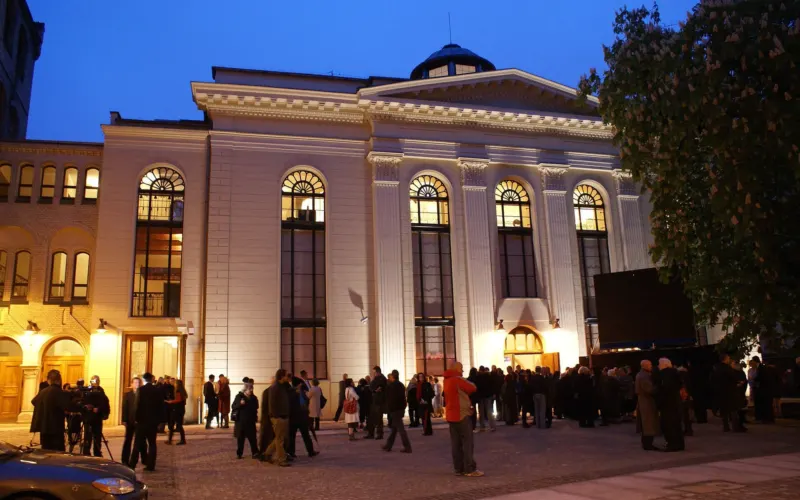Synagoga Pod Białym Bocianem we Wrocławiu, klasycystyczna fasada od dziedzińca przy ul. Włodkowica