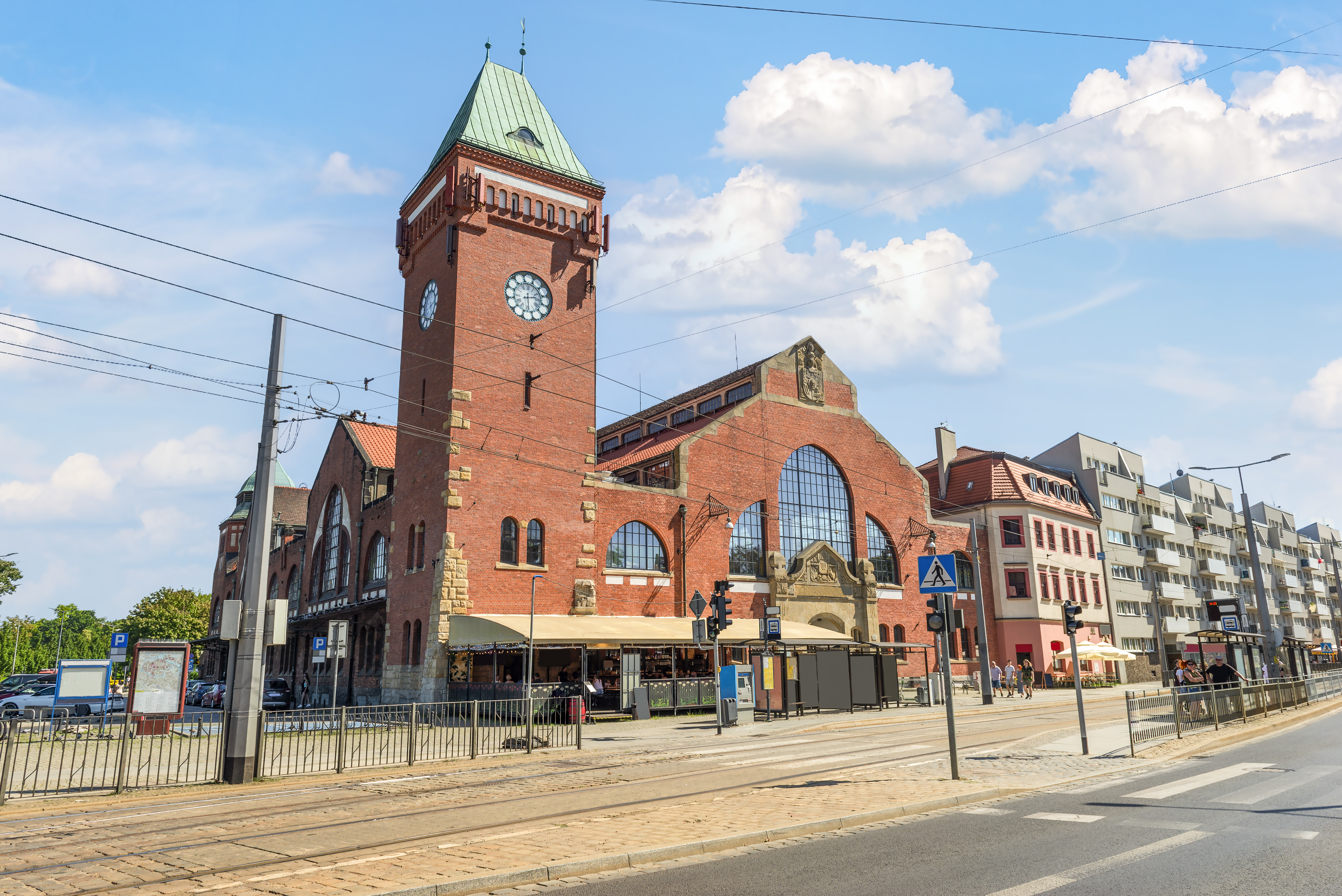 Hala Targowa we Wrocławiu – zakupy, jedzenie i historia budynku