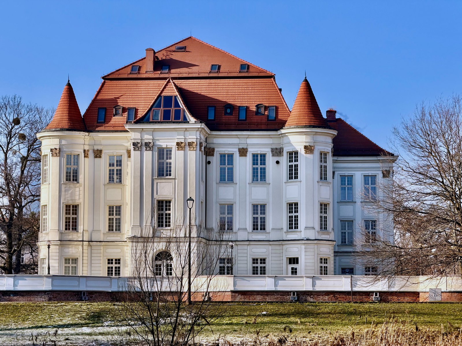 Leśnica we Wrocławiu – osiedle z zamkiem na zachodzie miasta